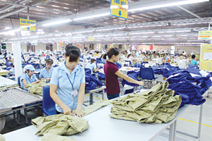 Công ty may GGS, doanh nghiệp FDI (KCN bờ trái sông Đà - TP Hòa Bình) tạo việc làm và thu nhập ổn định cho trên 500 lao động địa phương.
